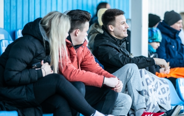 Vinge! Kure kaitsjal on Saaremaal omanimeline jalgpallistaadion! 