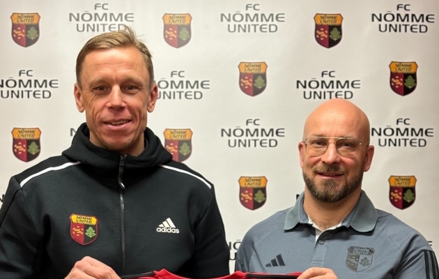 Jani Sarajärvi ja Nõmme Unitedi juht Mart Poom lõid käed kaheks aastaks. Foto: Nõmme United