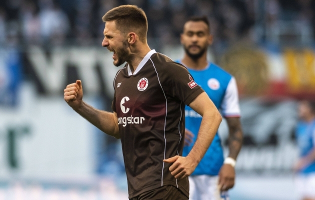 Karol Metsal t&auml;itus St. Pauli ridades &uuml;limalt edukas aastaring. Foto: Scanpix / Imago images / Ostseephoto