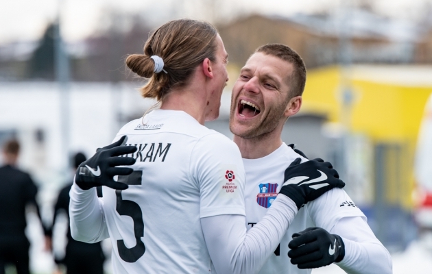 Kaimar Saag ja Gerdo Juhkam tähistavad Superkarika võitu. Foto: Liisi Troska / jalgpall.ee'
