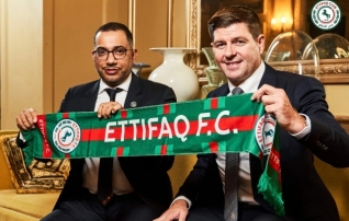 Kaheksa mängu võiduta püsinud Al Ettifaq pikendas Gerrardiga lepingut