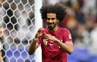 Katarile löödi turniiri esimene värav, aga tiitlikaitsja pööras kaotusseisu võiduks ja jõudis veerandfinaali
