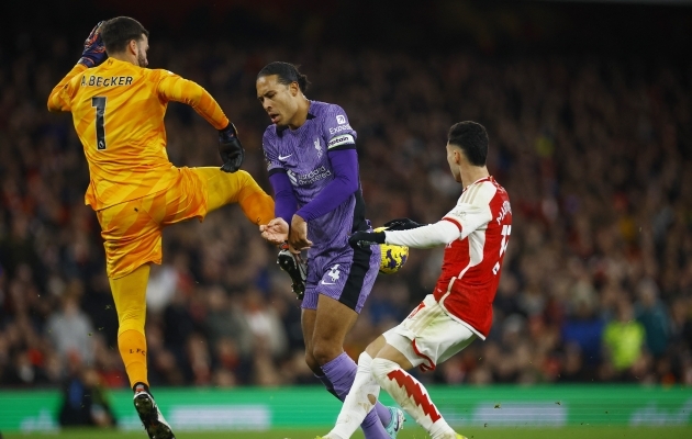 Alisson tegi suure prohmaka, millest s&uuml;ndis Arsenali v&otilde;iduv&auml;rav. Foto: Scanpix / John Sibley / Action Images / Reuters