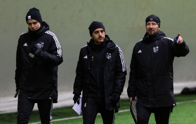 Unitedi treeneritetiimi kuuluvad sel hooajal Randin Rande, Juan Martinez ja Jani Sarajärvi. Foto: Katariina Peetson / jalgpall.ee