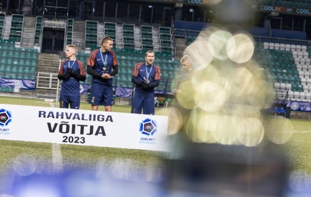 Mullu krooniti meeste A-tasandi rahvaliiga võitjaks JK Pärnu Sadam. Foto: Katariina Peetson / jalgpall.ee