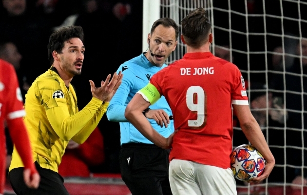 Mats Hummels ei suuda ära uskuda, et penalti jõusse jääb. Foto: Scanpix / AFP / John Thys