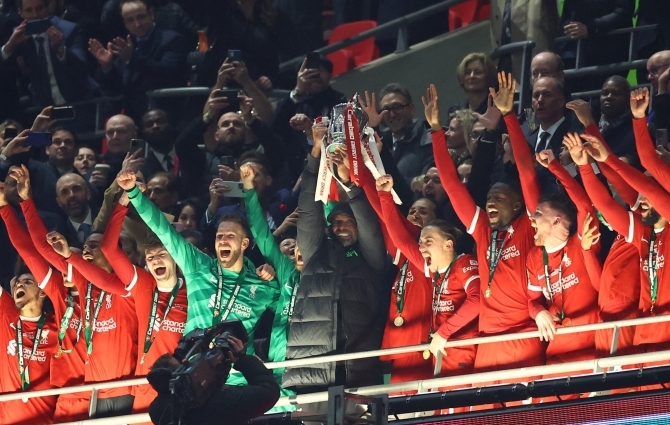 Ulmeliselt raisanud Chelsea ja punasärkide suursugune kapten tõid Liverpoolile Kloppi viimase hooaja esimese karika