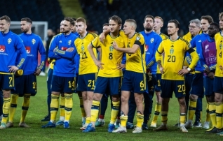Novembris Eesti vastu mänginud Rootsi koondislane kukkus kokku ja viibib hingamisaparaadi all