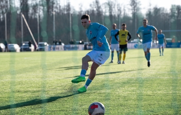 Robi Saarma penalti oli Paide Linnameeskonna hooaja avavärav. Foto: Liisi Troska / jalgpall.ee