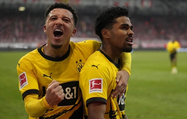 Dortmundi Borussia mängijad Jadon Sancho ja Ian Maatsen. Foto: Scanpix / Ebrahim Noroozi / AP Photo