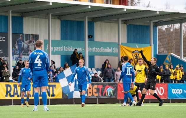 Tammeka kaitsekindluse hinnaks oli kaheksa kollast kaarti. Foto: Liisi Troska / jalgpall.ee