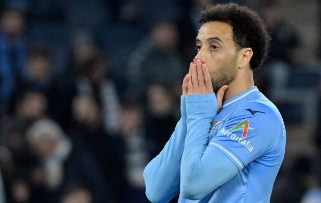 Felipe Anderson ei suuda uskuda, kuidas pall võrku ei lähe. Foto: Scanpix / EPA / ETTORE FERRARI