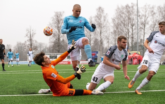 Henrik Ojamaa kohtumises FC Floraga. Foto: Liisi Troska / jalgpall.ee