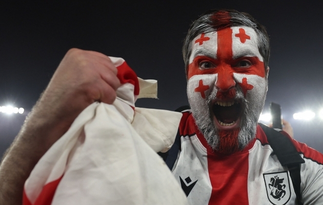 Gruusia pääses esmakordselt jalgpalli suurturniirile ja see vallandas riigis meeletu rõõmupeo. Foto: Scanpix / AFP / Giorgi Arjevanidze