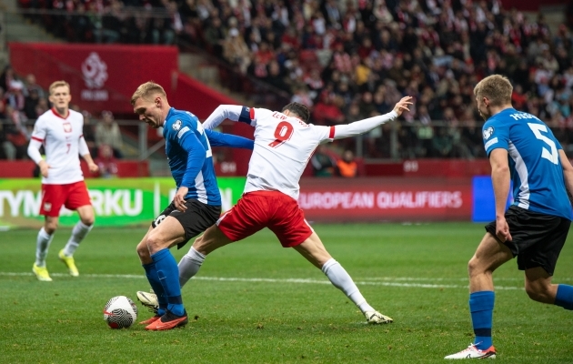 Ka Robert Lewandowskilt saab palli kätte, kui sellesse uskuda. Foto: Liisi Troska / jalgpall.ee