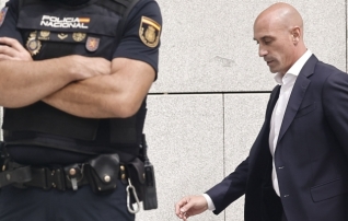 Kodumaale naasnud Hispaania alaliidu ekspresident arreteeriti lennujaamas