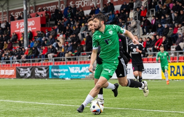 Levadia ründajad olid Kalju kaitsjatest ikka sammu võrra ees. Foto: Katariina Peetson / jalgpall.ee