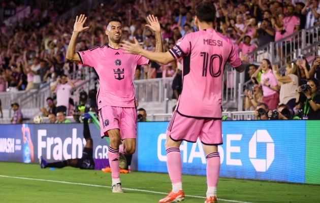 Lionel Messi lõi kaks väravat ja andis ühe väravasöödu Sergio Busquetsile (vasakul). Foto: Scanpix / Sam Navarro / USA Today Sports
