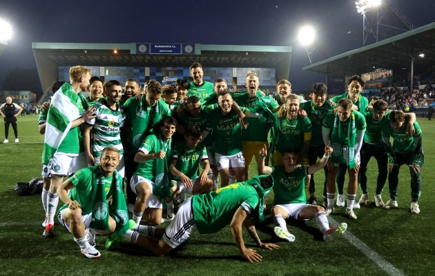 Celticu mängijad tiitlikindlustamist tähistamas. Foto: Scanpix / Russell Cheyne / Reuters