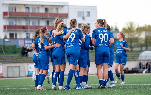 Tabasalu naiskonna mängijad. Foto: Liisi Troska / jalgpall.ee