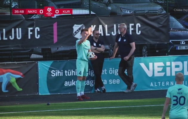 Kaks turvameest jälgisid Liidu auti. Foto: Soccernet TV kuvatõmmis