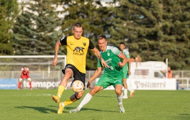 Rasmus Peetson seekord sünnilinnas Vapruse rünnakuid peatada ei saa. Foto: Katariina Peetson / jalgpall.ee