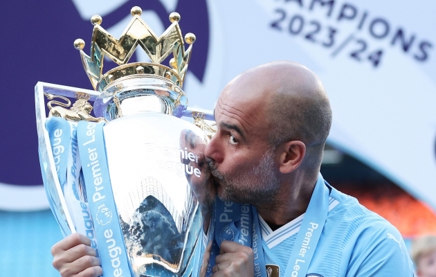 Pep Guardiola Premier League'i karikaga. Foto: Scanpix / ZUMA Press / Li Ying/Xinhua