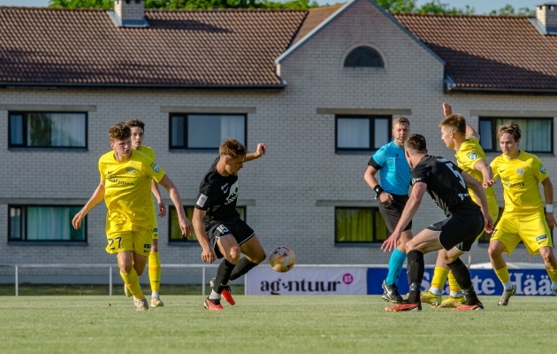 FC Kuressaare ja Pärnu Vapruse kohtumises paremat ei selgunud. Foto: Allan Mehik
