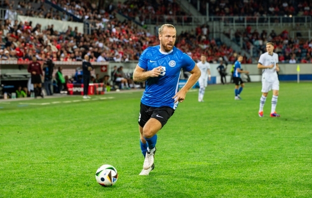 Eesti kaotas eelmises mängus 0:4 Šveitsile. See on minevik, sest nagu fotol olev ründaja Henri Anier ütles, siis nüüd algab uus ajastu.. Foto: Liisi Troska / Jalgpall.ee