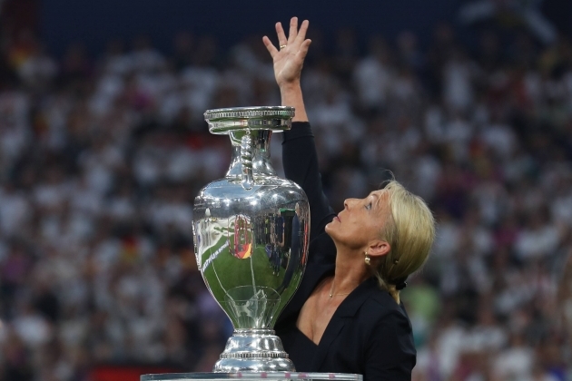EM-i, MM-i ning kahekordselt Ballon d'Ori võitnud Franz Beckenbaueri lesk Heidi EM-i avatseremoonial. Foto: Scanpix / IMAGO / osnapix