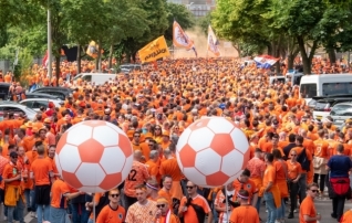 Päeva pilk | Hollandi fänniarmee värvis Hamburgi oranžiks