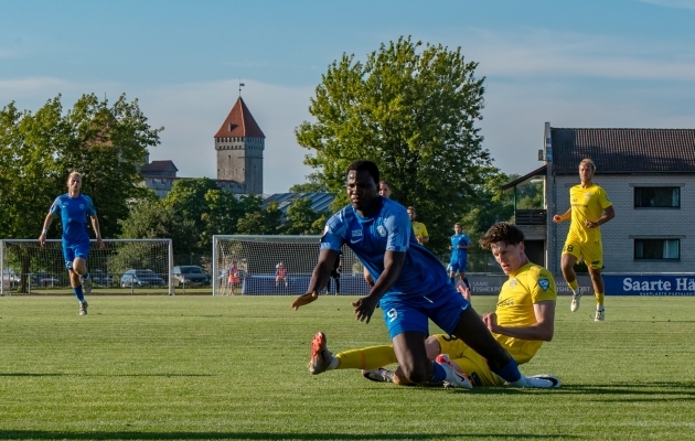 Ahmed Adebayo Basher püüdis kõvasti, aga väravani ei jõudnudki. Foto: Allan Mehik