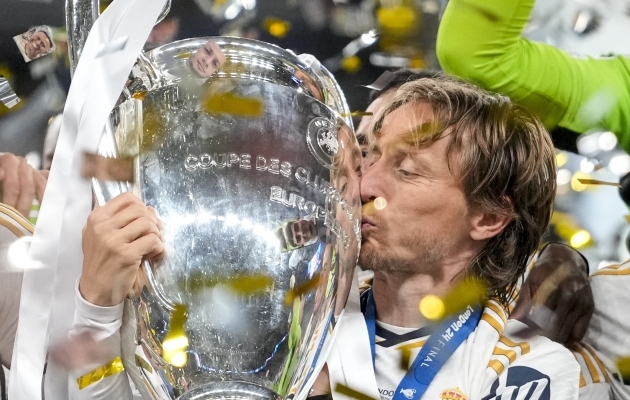 Luka Modric jätkab karikate jahtimist ka uuel hooajal. Foto: Scanpix / Kirsty Wigglesworth / AP Photo