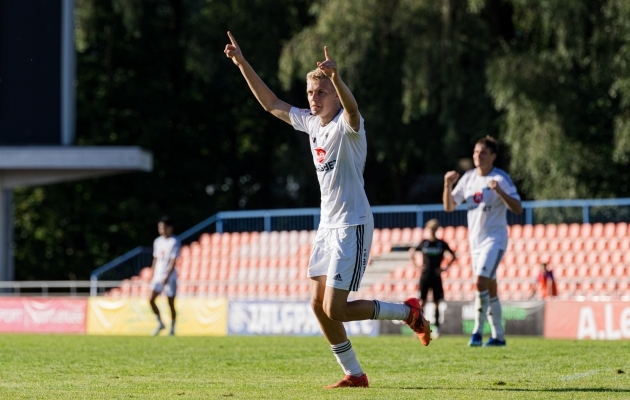 Kalju poolkaitsja Rommi Siht kandis hoolt kahe tabamuse eest. Foto: Katariina Peetson / jalgpall.ee