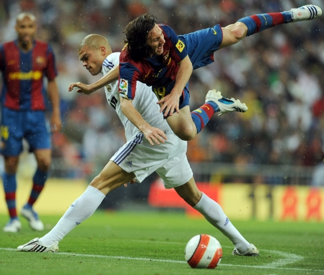 Pepe oma elu teises <em>El Clasico</em>'s. Kui Real Madrid võitis esimese 1:0, siis teine võideti koguni 4:1. Foto: Scanpix / Javier Soriano / AFP Photo