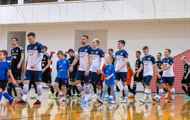 Sillamäe Silla mängijad Eesti Meistriliiga möödunud hooaja kohtumises. Foto: Katariina Peetson / Jalgpall.ee