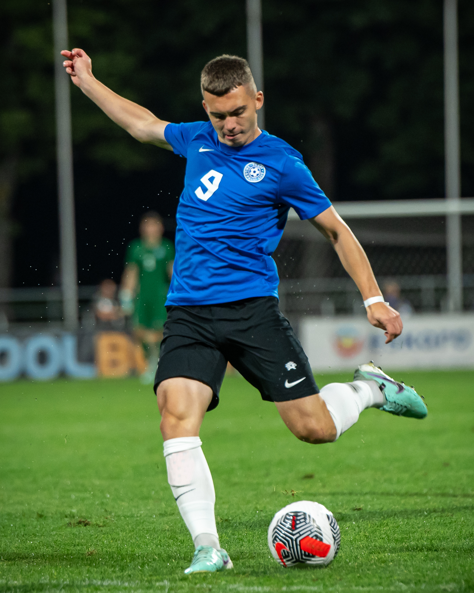 Kreeka esiliigas koosseisust välja langenud Šapovalov ei plaani talvel koduklubi vahetada