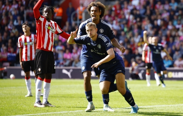 Keskkaitsja Matthijs de Ligti (esiplaanil) värav rajas teed Manchester Unitedi võidule. Foto: John Sibley / Reuters / Scanpix