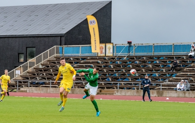 Mäng tühjavõitu tribüünide ees. Foto: Allan Mehik