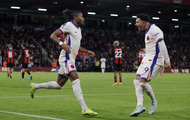 Jadon Sancho (paremal) andis Christopher Nkunkule (vasakul) väravasöödu. Foto: Scanpix / Andrew Couldridge / Action Images via Reuters