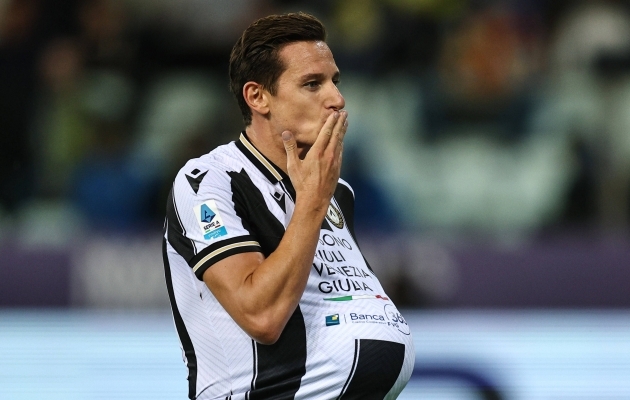 Florian Thauvin pööras mängu kahe väravaga pea peale ning saatis seejärel tervitusi lapseootel elukaaslasele. Foto: Matteo Gribaudi / Imago Images / Scanpix