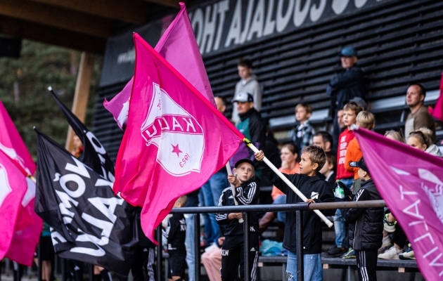 Nõmme Kalju mängib teist nädalat järjest kolmapäeval. Kui eelmisel nädalal algas mäng 17.30, siis FC Flora vastu kõlab avavile pool tundi varem. Foto: Jana Pipar