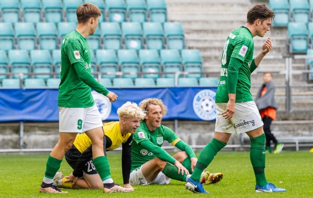 Rauno Alliku põhjustas penalti. Foto: Katariina Peetson / jalgpall.ee