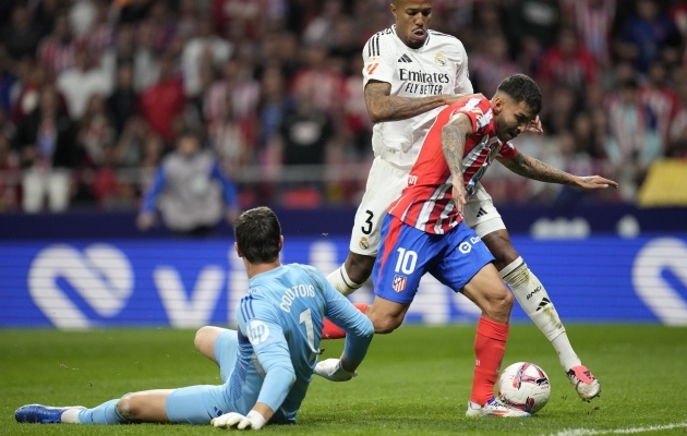 Angel Correa on murdnud mööda nii Eder Militaost kui ka Thibaut Courtois'st ja saadab kohe palli kukkumise pealt väravasse. Foto: Bernat Armangue / AP Photo / Scanpix