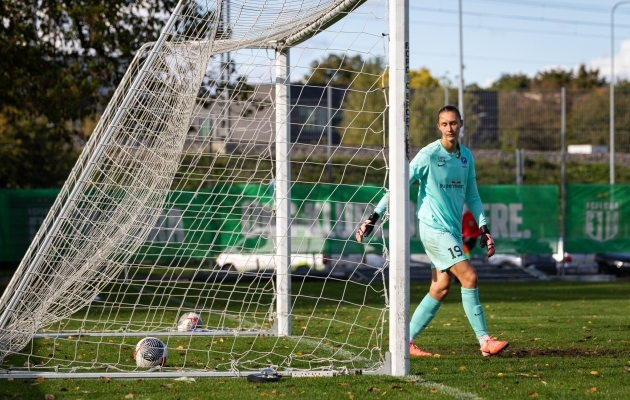 Tammeka väravavaht Lisette Teder pidi enda võrgust välja võtma kolm palli. Foto: Katariina Peetson / jalgpall.ee