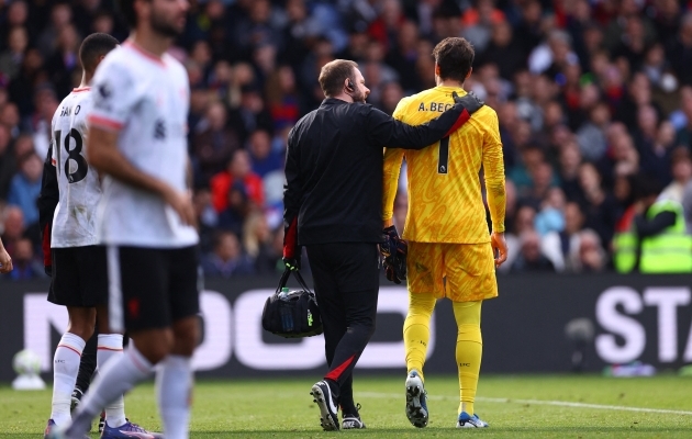 Liverpooli väravavahti Alisson ootab kardetavasti ees pikem mängupaus. Foto: Hannah McKay / Reuters / Scanpix