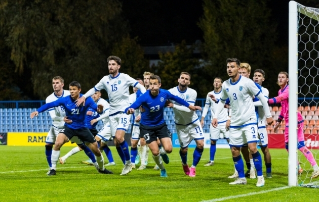 Eesti U21 nurgalööki ründamas. Foto: Katariina Peetson / jalgpall.ee