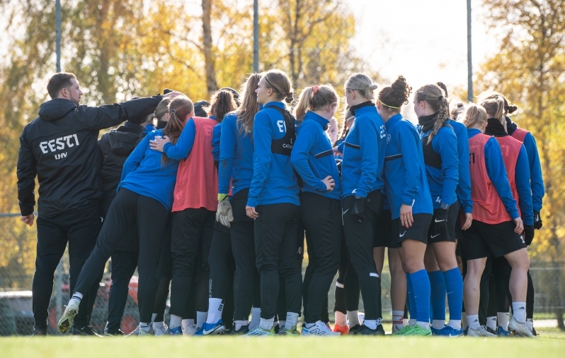 Eesti naiste koondis Lätis. Foto: Liisi Troska / jalgpall.ee