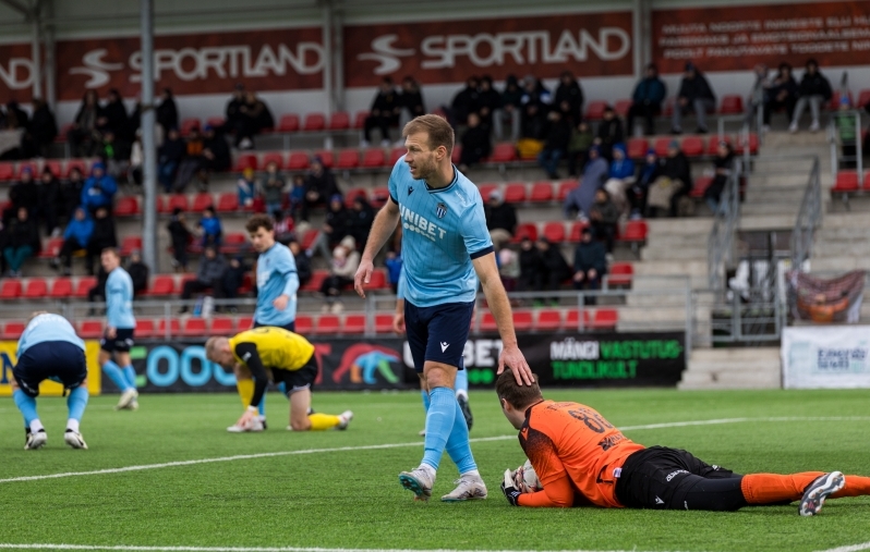 Ülikogenud Ragnar Klavan oli Kalevi mängijatele toeks. Foto: Katariina Peetson / jalgpall.ee