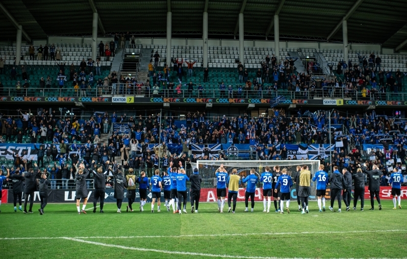 Miks jäi ligi kümme aastat lehvinud fännilipp alles nüüd UEFA hambusse?